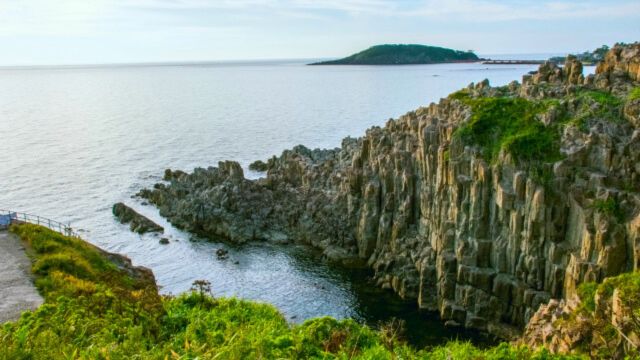 福井県画像クイズ-この崖の名前は何？