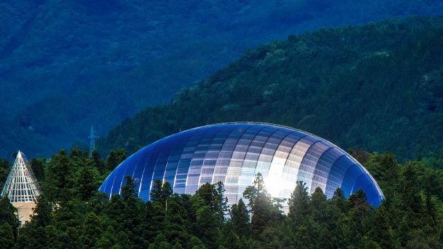 福井県画像クイズ-このドーム型の建物は何？